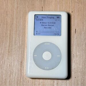 Apple iPod Model:MP102 HP 4thGen 20GB Wht Bad Battery w/3878 Songs Read Info Blw